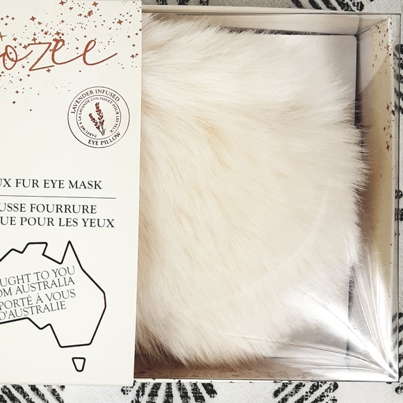 New Cozee Faux Fur Sleep Mask - Picture 8 of 8